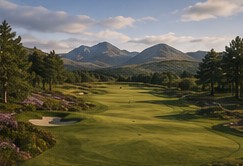 Hole 11 — The Cleft